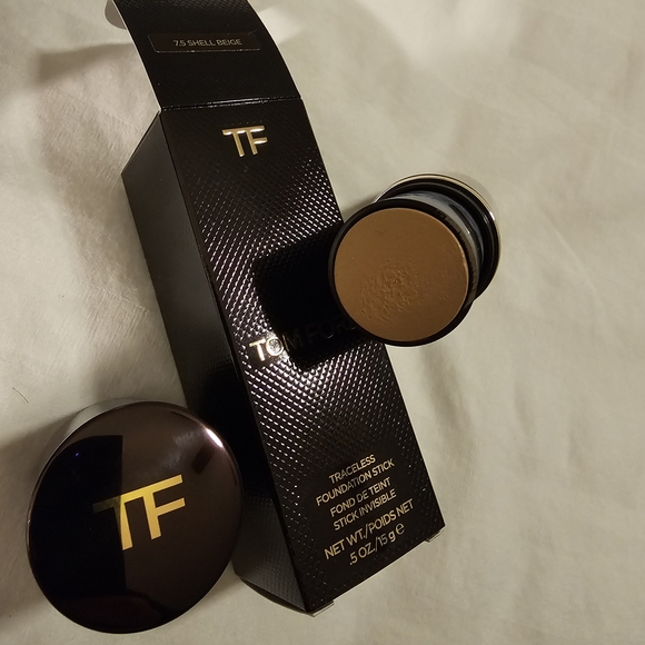Tom Ford Traceless Foundation Stick in Shell Beige - Picture 5 of 6
